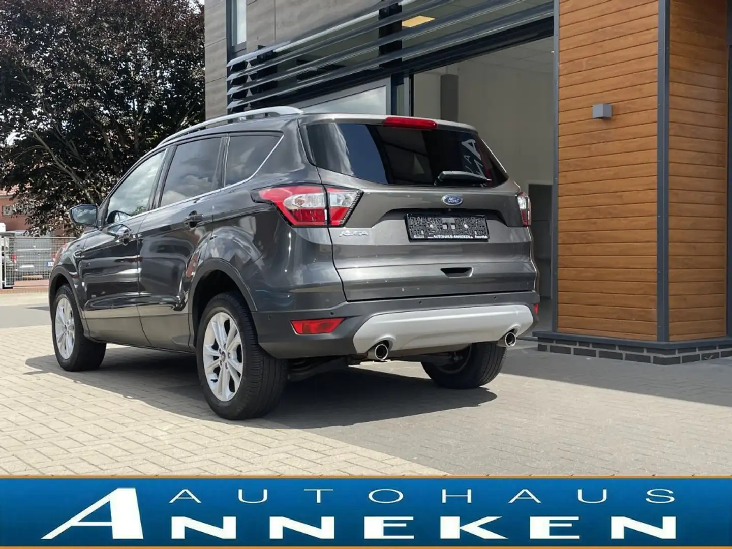 Ford Kuga 2.0 TDCI 4x4 Titanium*AHK*Kamera*Autom.* Grau - 2