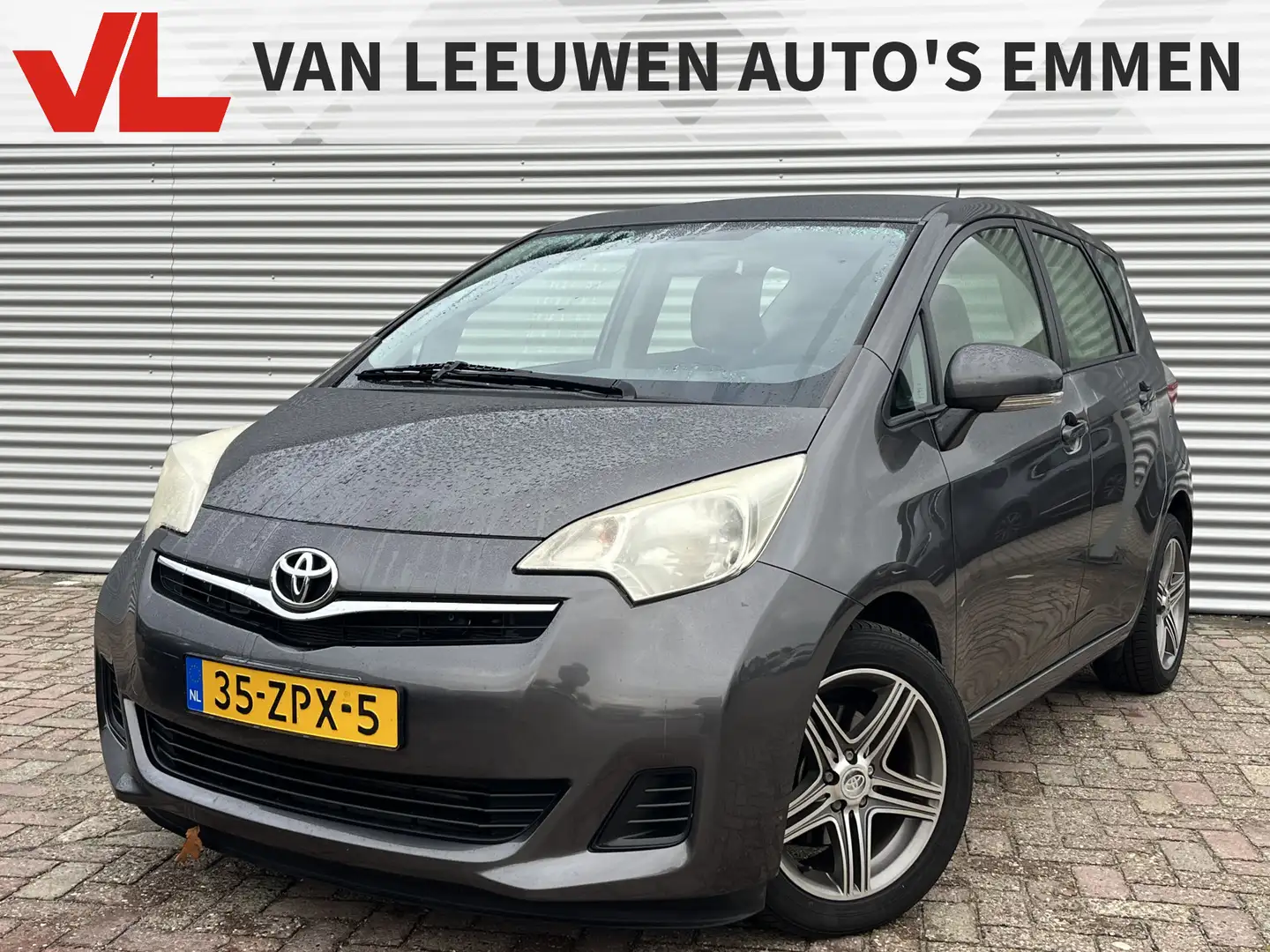 Toyota Verso-S 1.3 VVT-i Comfort Plus | Nieuw Binnen! | Automaat Gris - 1