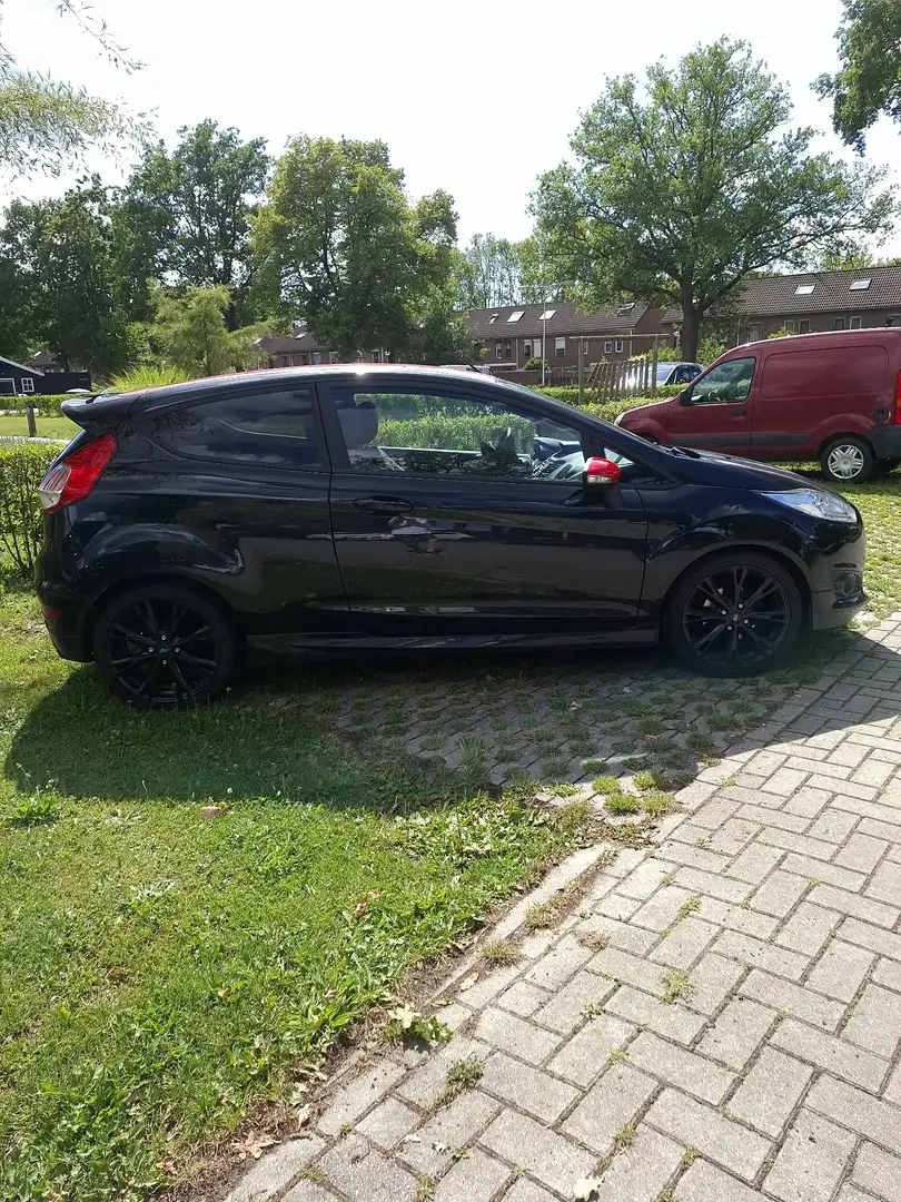 Ford Fiesta 1.0 EcoBoost  ford fiesta black/red edition. - 2