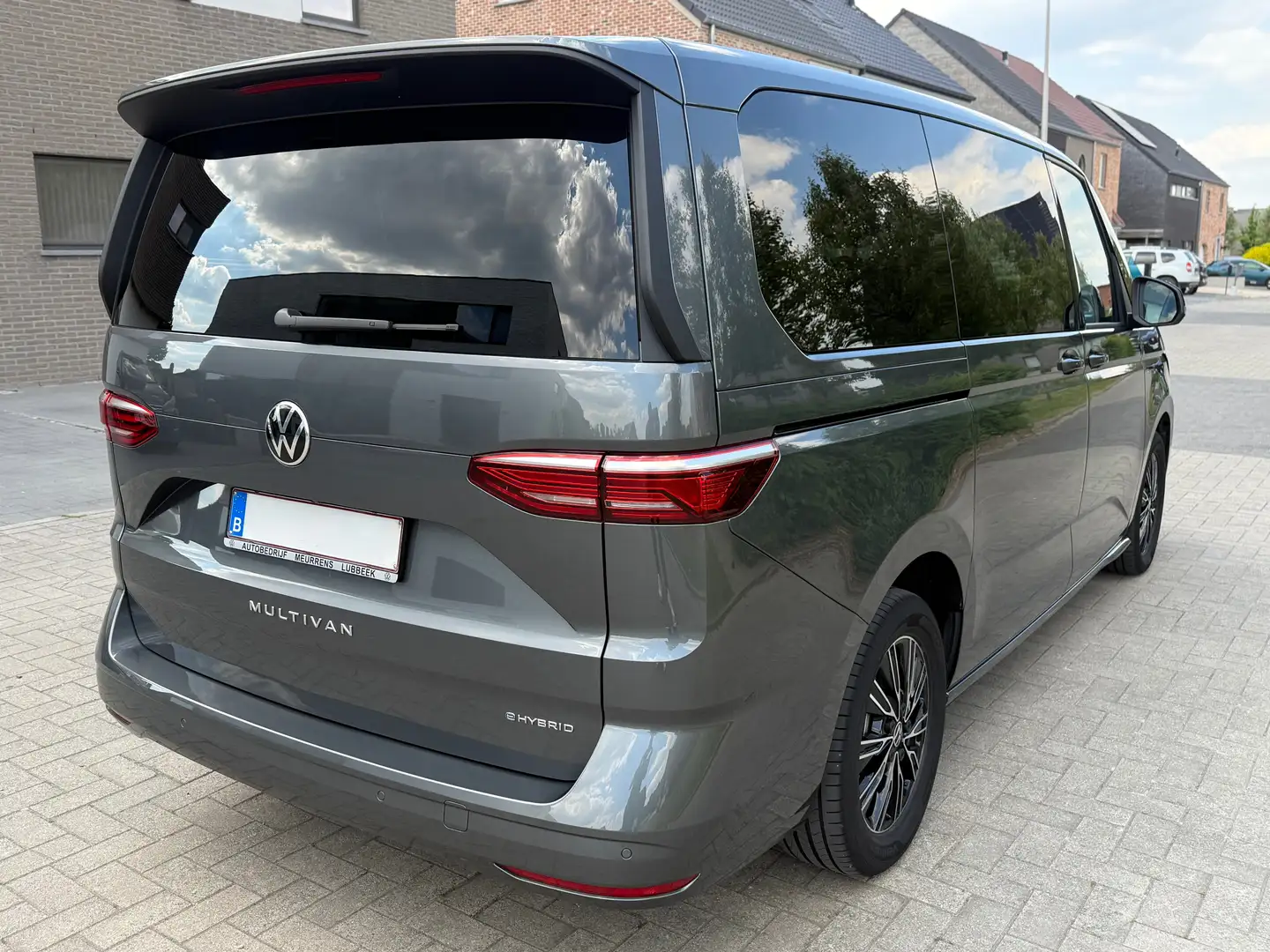 Volkswagen T7 Multivan Multivan Lang eHybrid Life 1.4 L Grijs - 2