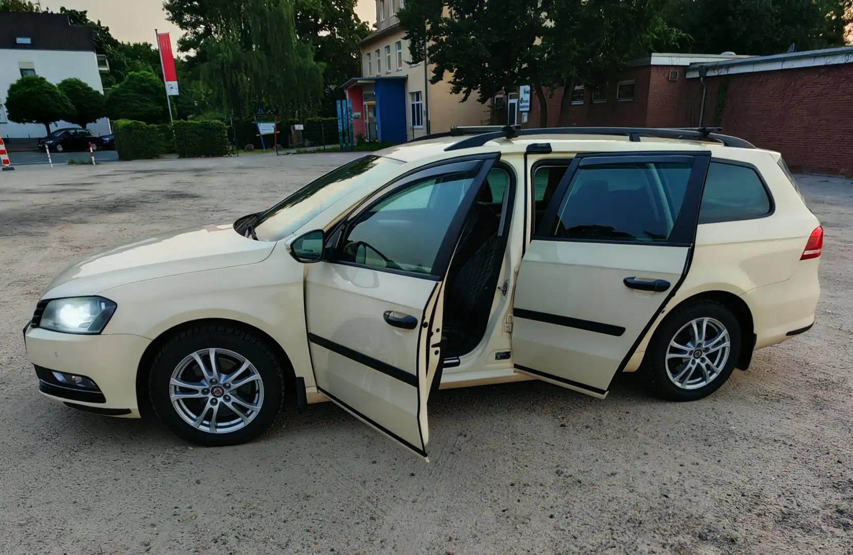 Volkswagen Passat Variant 1.6 TDI BlueMotion - 1