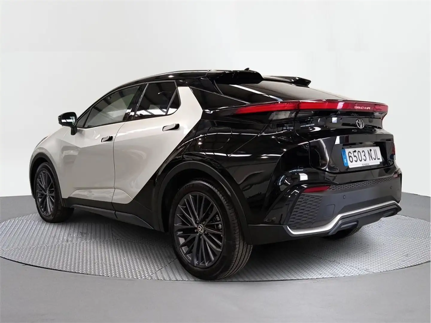 Toyota C-HR 2.0 220PH Spirit - 2