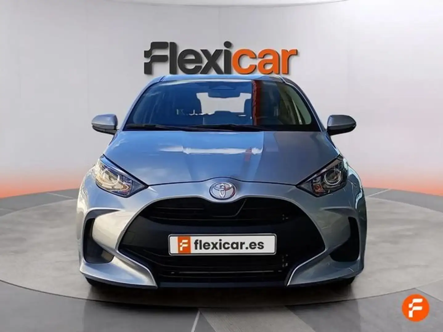 Toyota Yaris 120H 1.5 Business Plus Gris - 2
