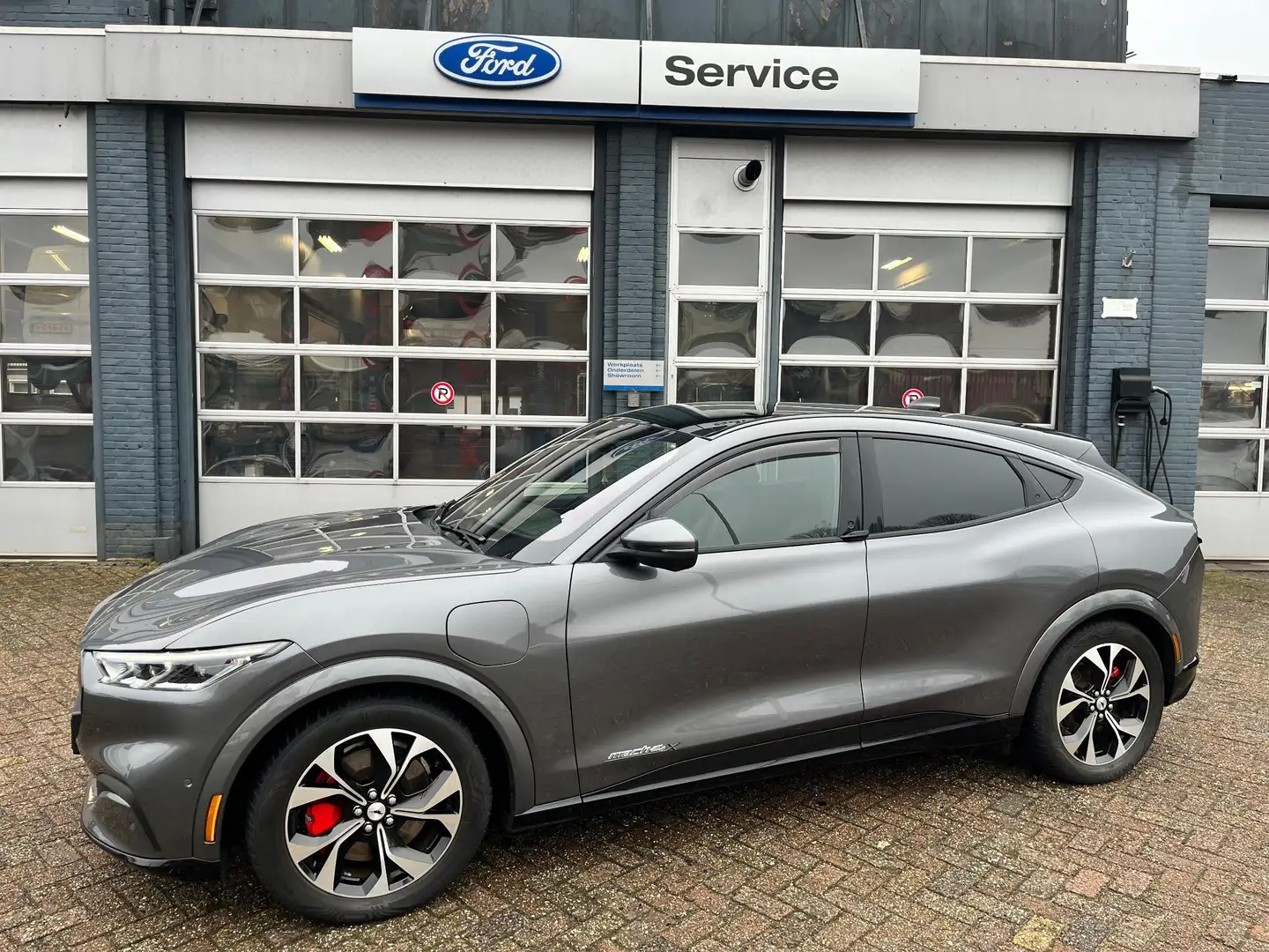 Ford Mustang Mach-E Extended First Edition AWD 98 kWh Garantie t/m jun Gris - 2