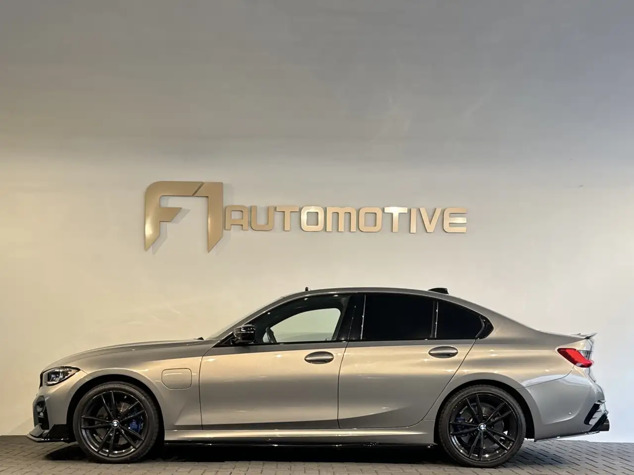 BMW 330 E HIGH EXECUTIVE 292CH - TOIT OUVRANT PANORAMIQUE - CAMÉRA D'AIDE AU STATIONNEMENT - HAYON ARRIÈRE ÉLECTRIQUE