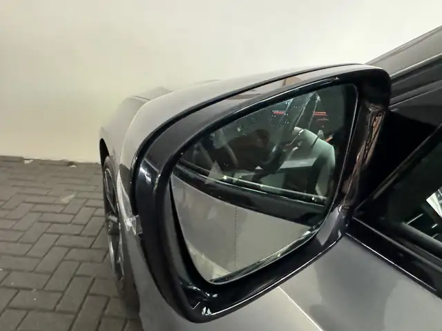BMW 3 Series view 16