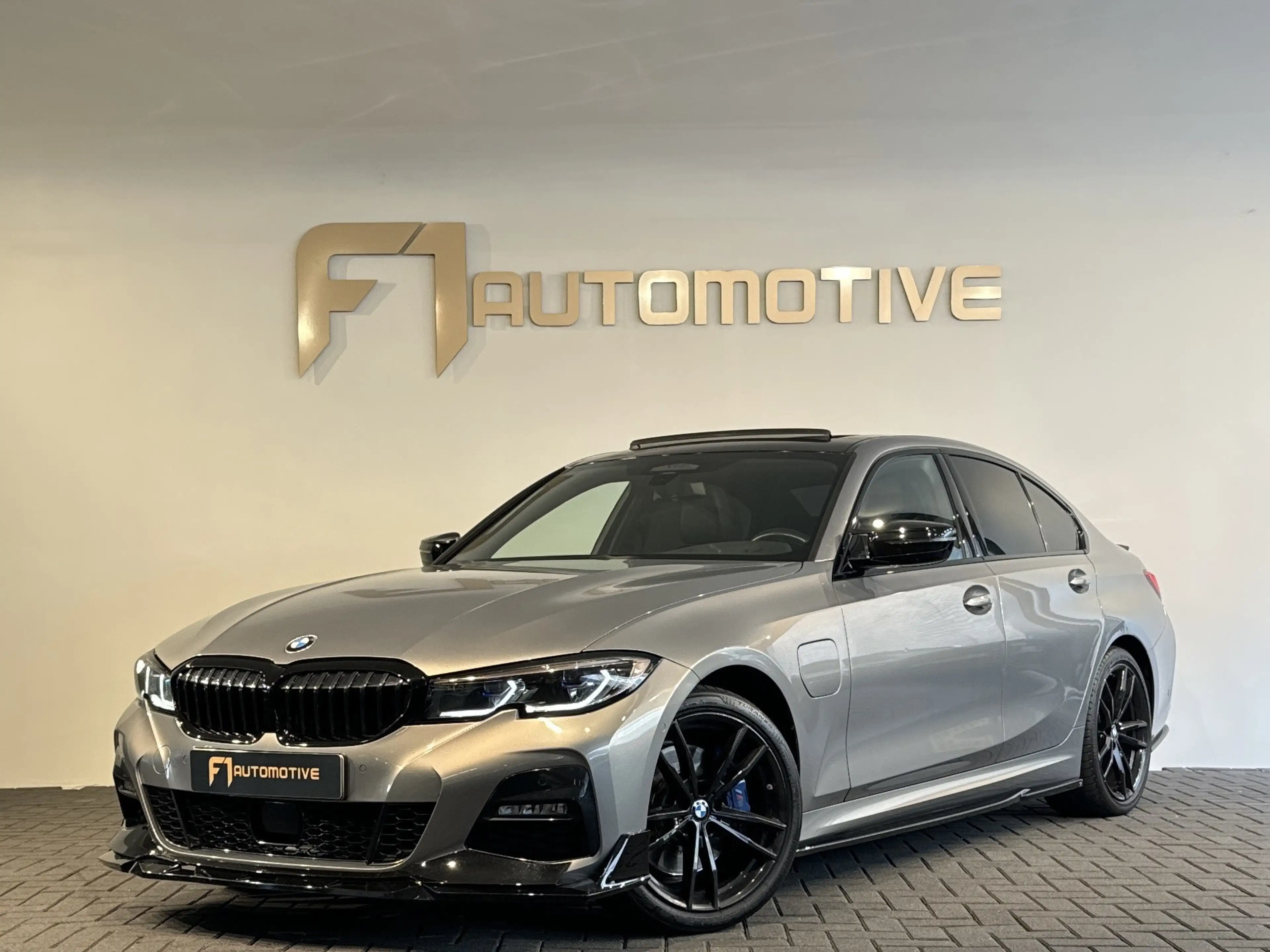 BMW 330 3-serie 330e High Executive Pano|Laser|Maxton|Klep