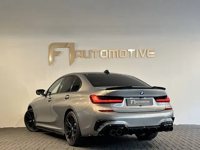 BMW 3 Series view 6
