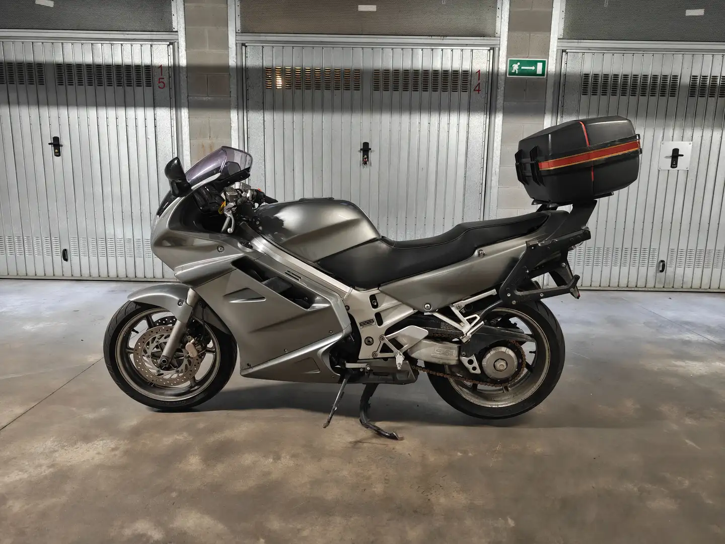 Honda VFR 750 RC 36 F Plateado - 1