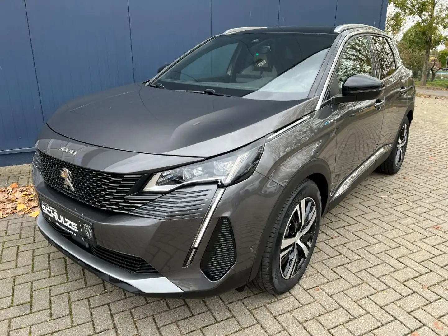 Peugeot 3008 Hybrid 225 e-EAT8 GT Grau - 1