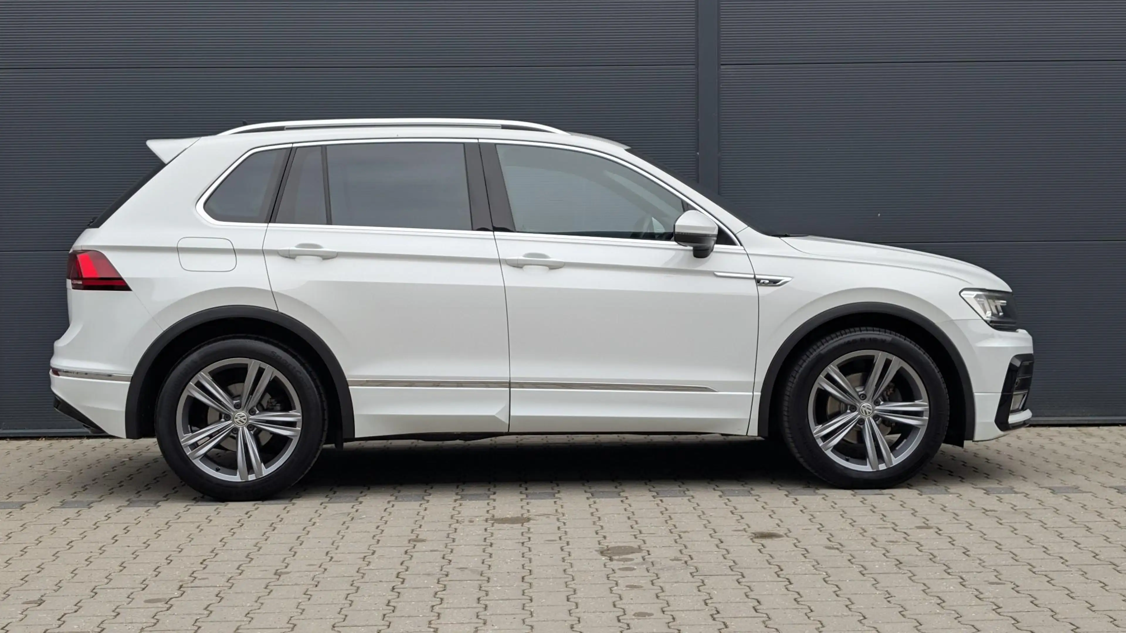 Volkswagen Tiguan 1.5 TSI 130pk R-Line Business | Navigatie | Adapti — photo 3