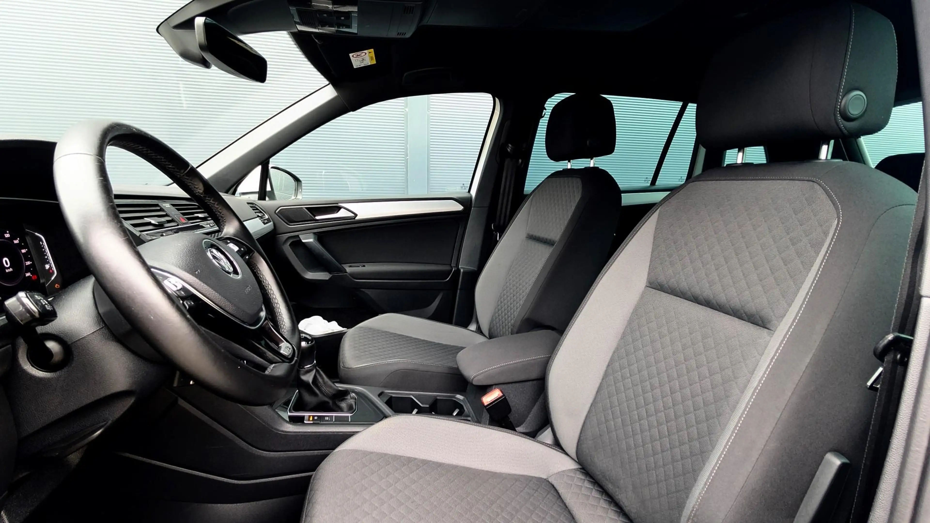 Volkswagen Tiguan 1.5 TSI 130pk R-Line Business | Navigatie | Adapti — photo 4
