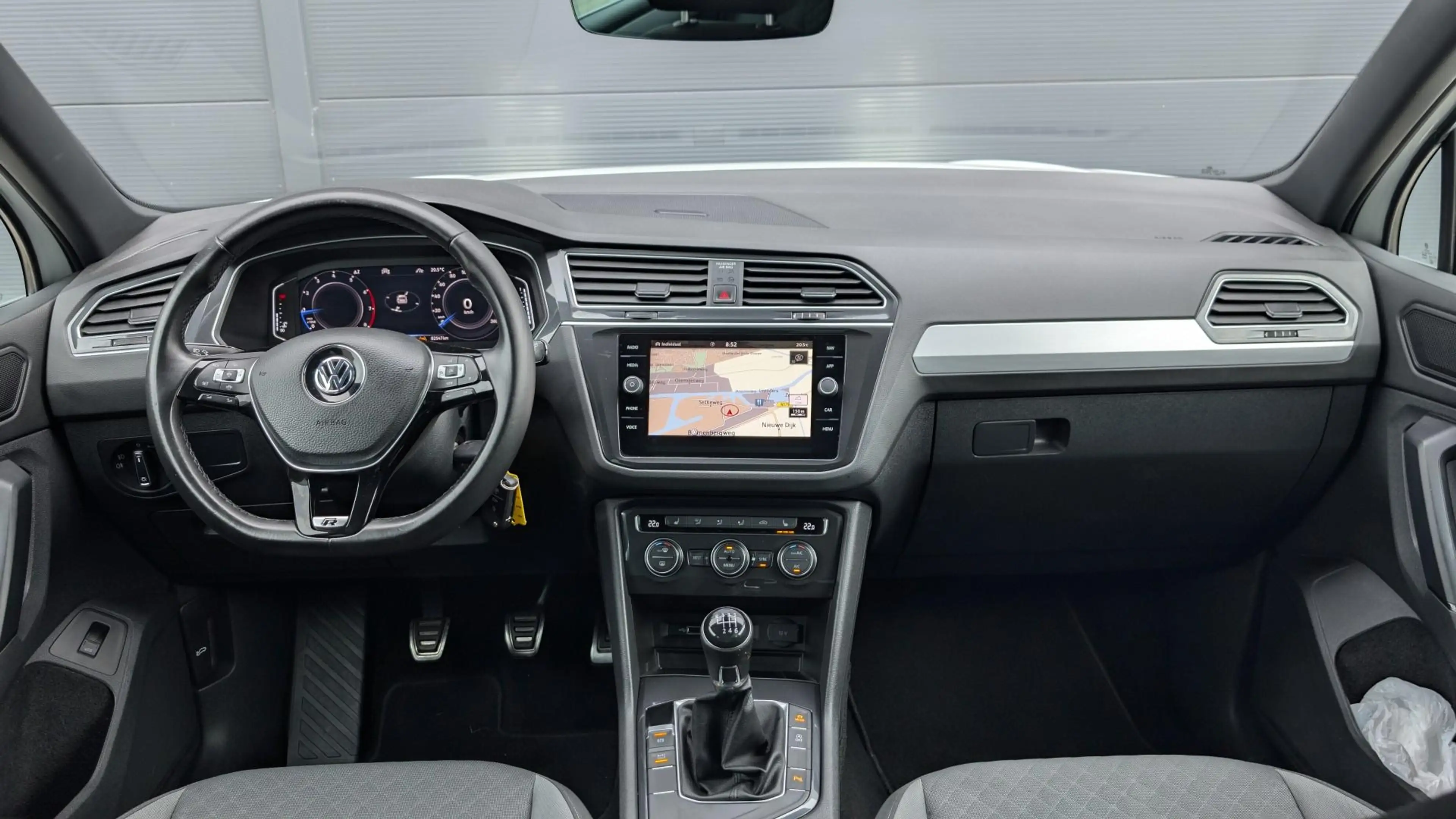 Volkswagen Tiguan 1.5 TSI 130pk R-Line Business | Navigatie | Adapti — photo 5