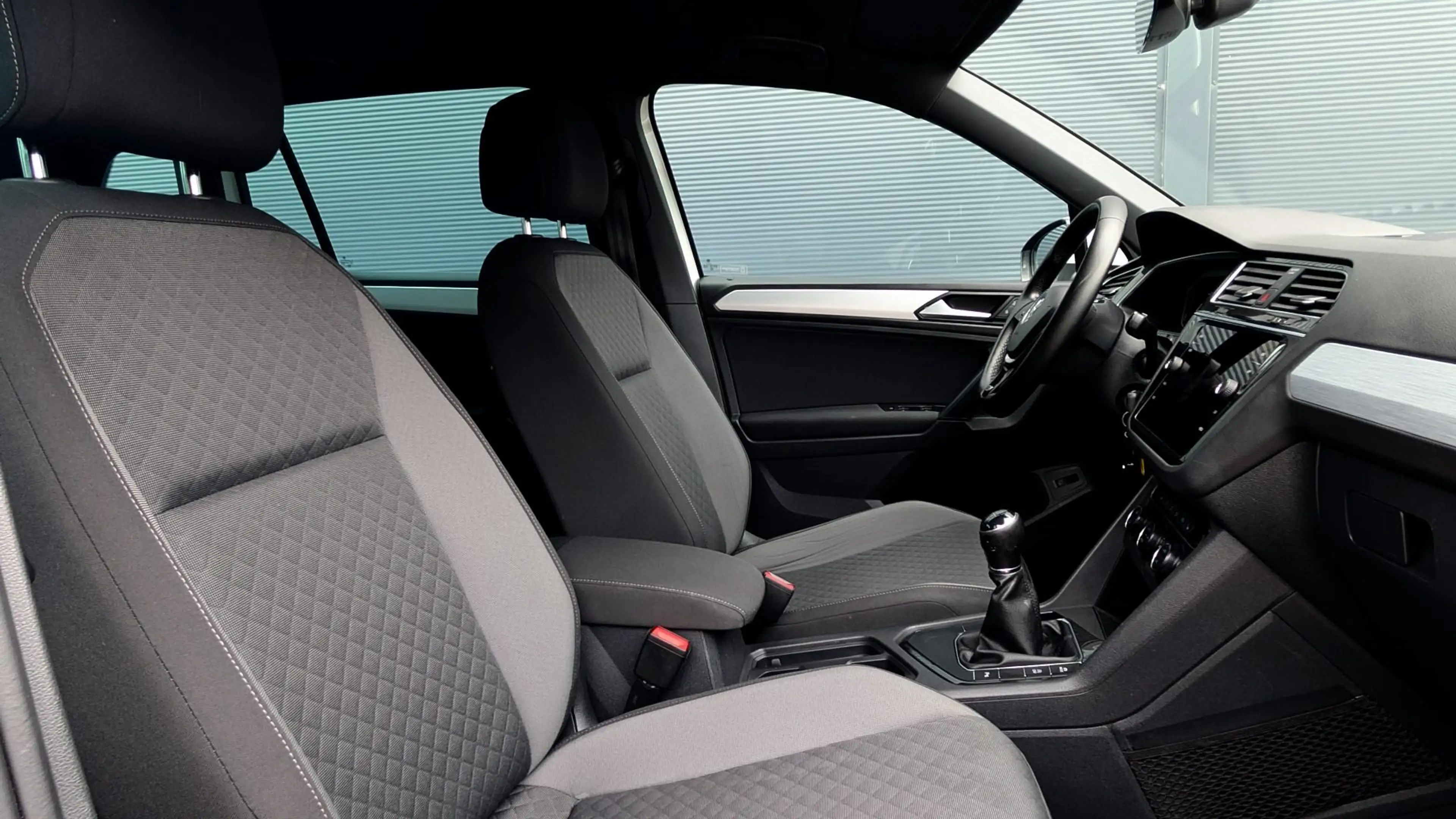 Volkswagen Tiguan 1.5 TSI 130pk R-Line Business | Navigatie | Adapti — photo 14