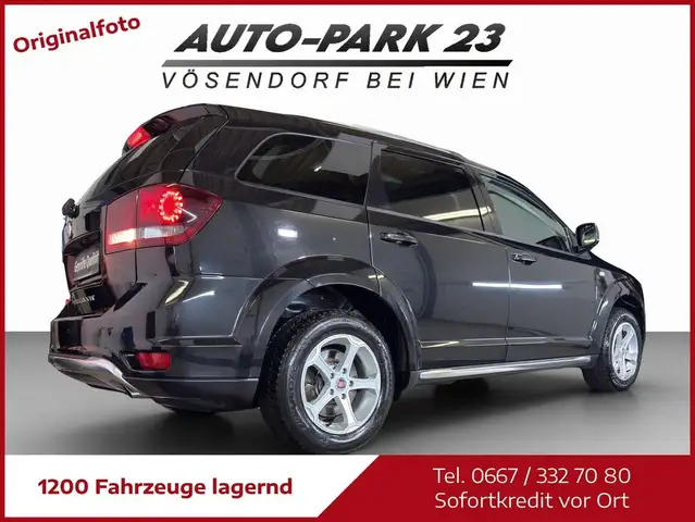 Fiat Freemont 2,0 D Cross AWD Aut.*KAMERA*7.SITZER*MOD2016