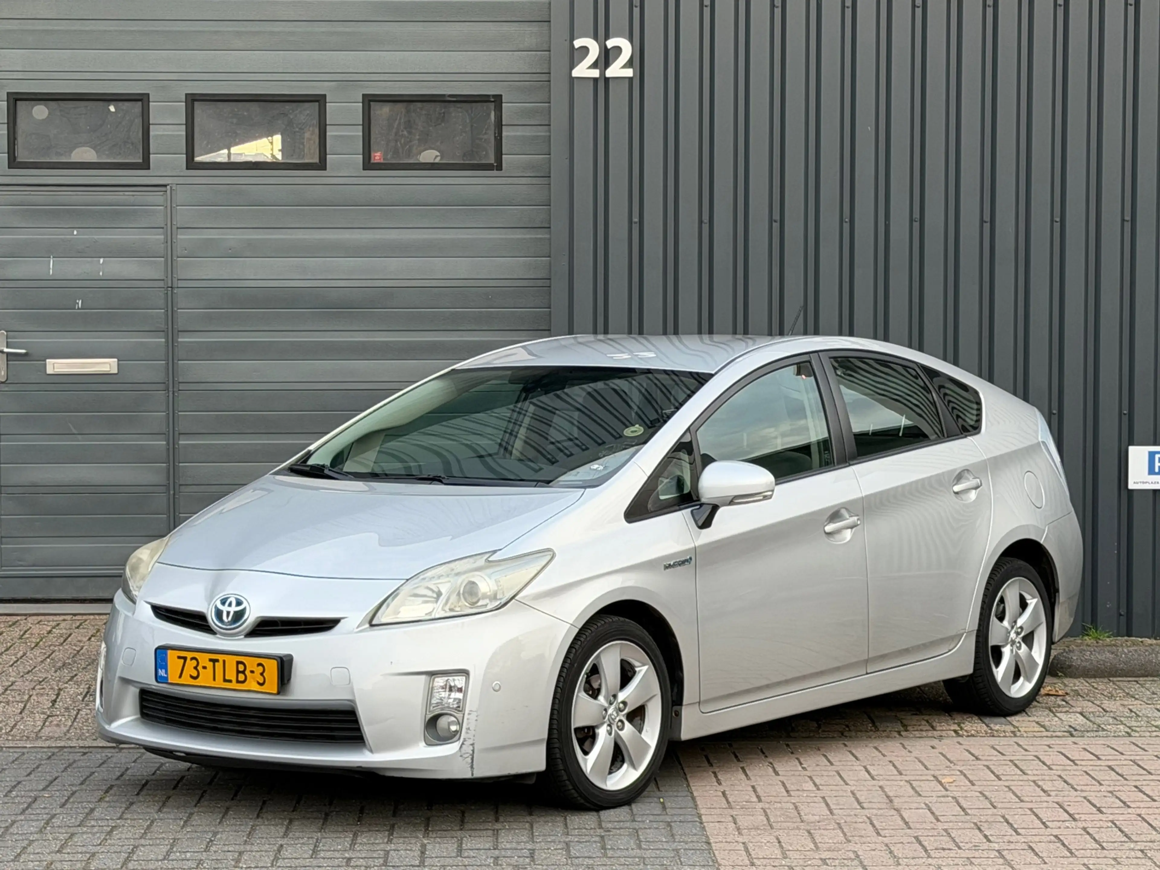 Toyota Prius 1.8 Dynamic|Camera|Trekhaak|Navi|Head-UP|Massage|D