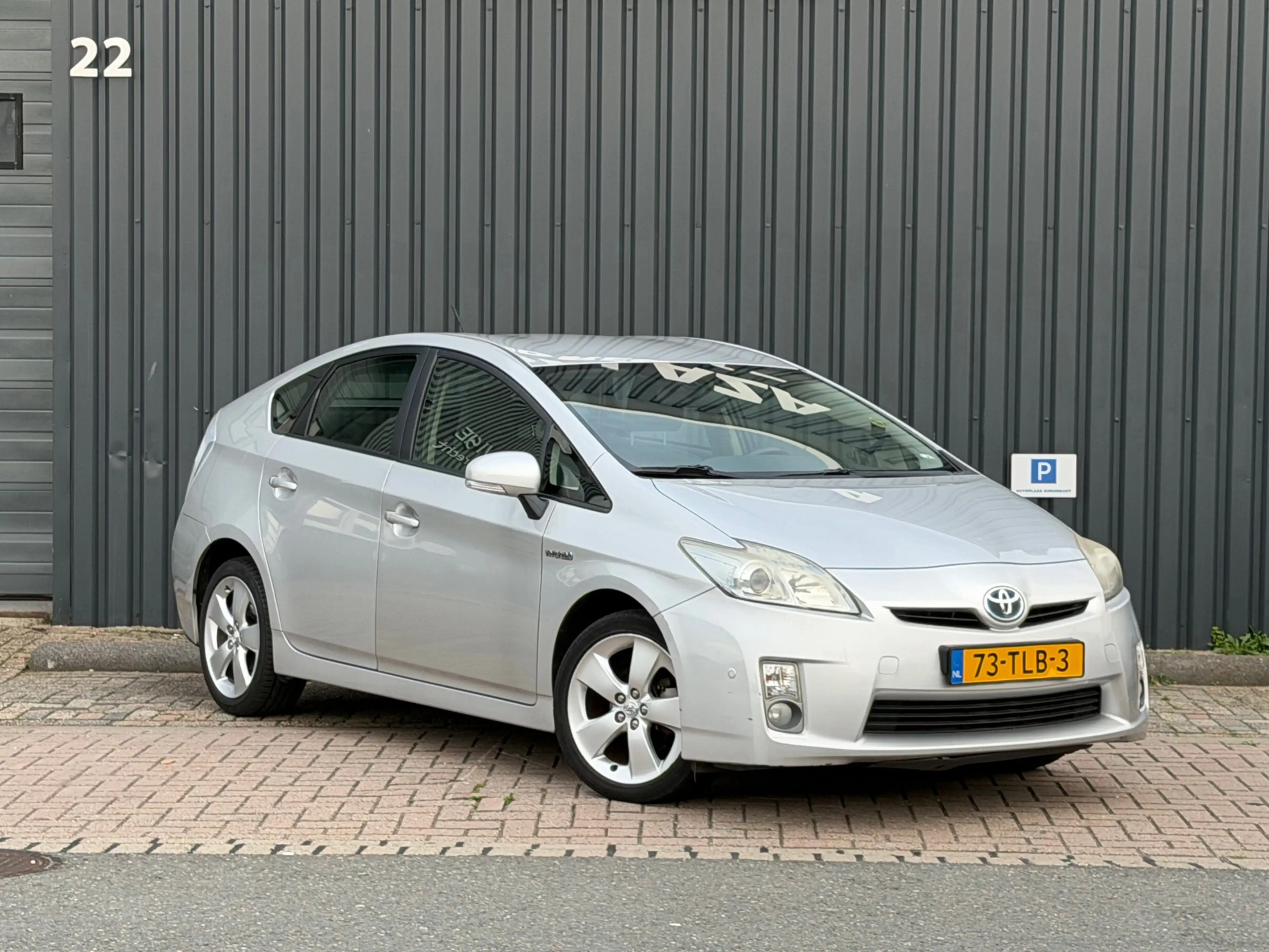 Toyota Prius 1.8 Dynamic|Camera|Trekhaak|Navi|Head-UP|Massage|D — photo 4