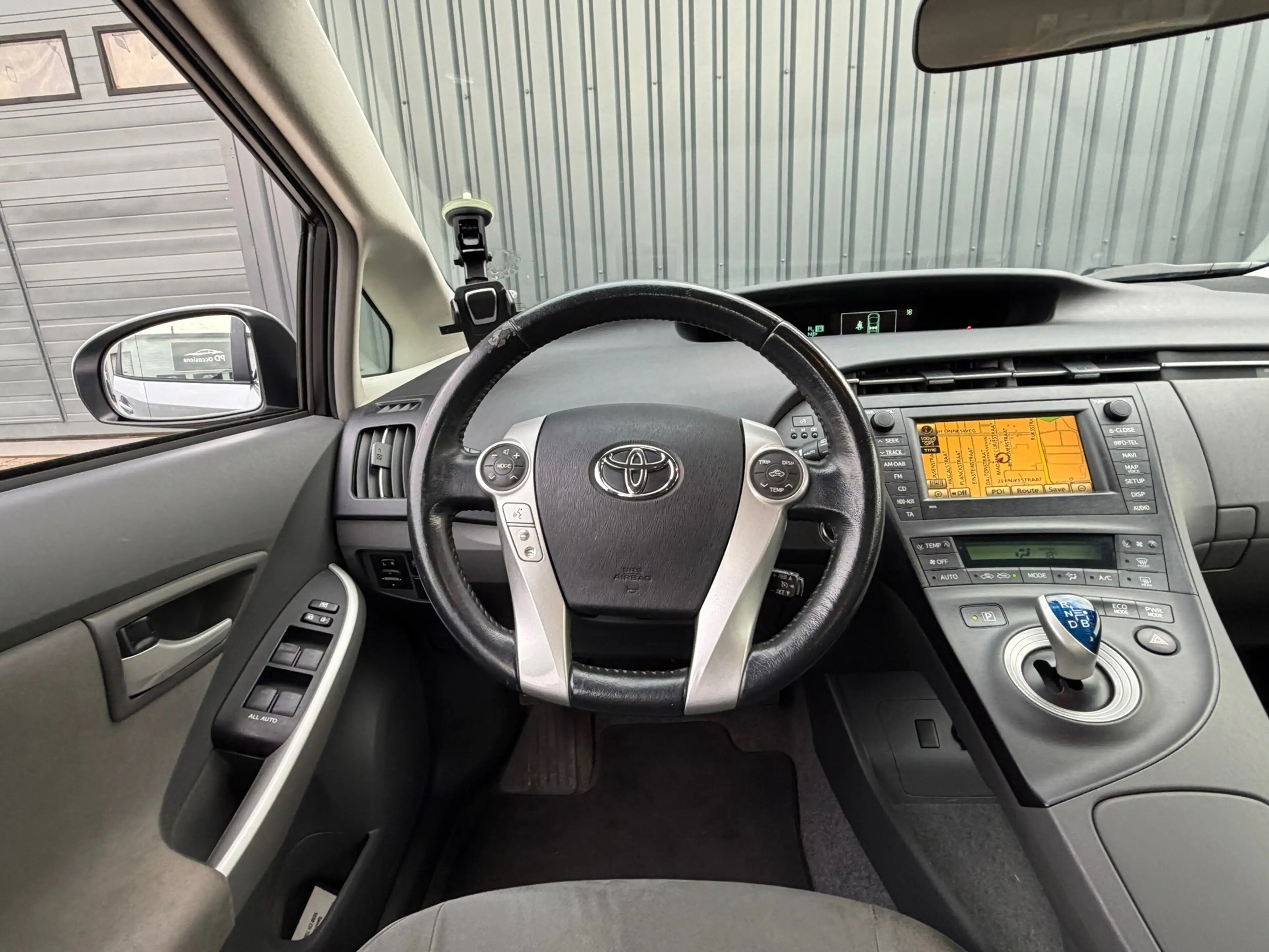 Toyota Prius 1.8 Dynamic|Camera|Trekhaak|Navi|Head-UP|Massage|D — photo 15
