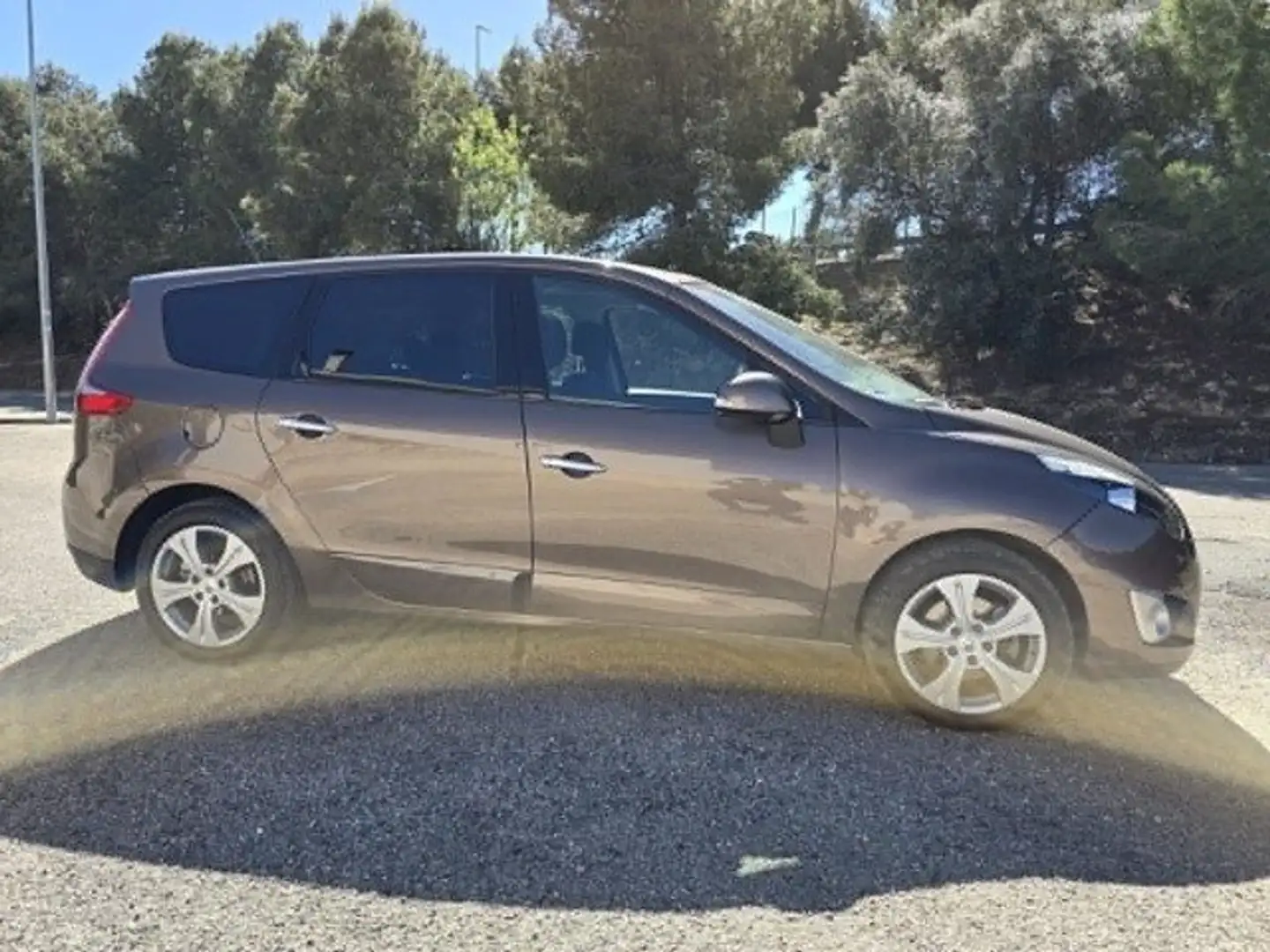 Renault Grand Scenic 1.9dCi Dynamique 7pl. Marrón - 2