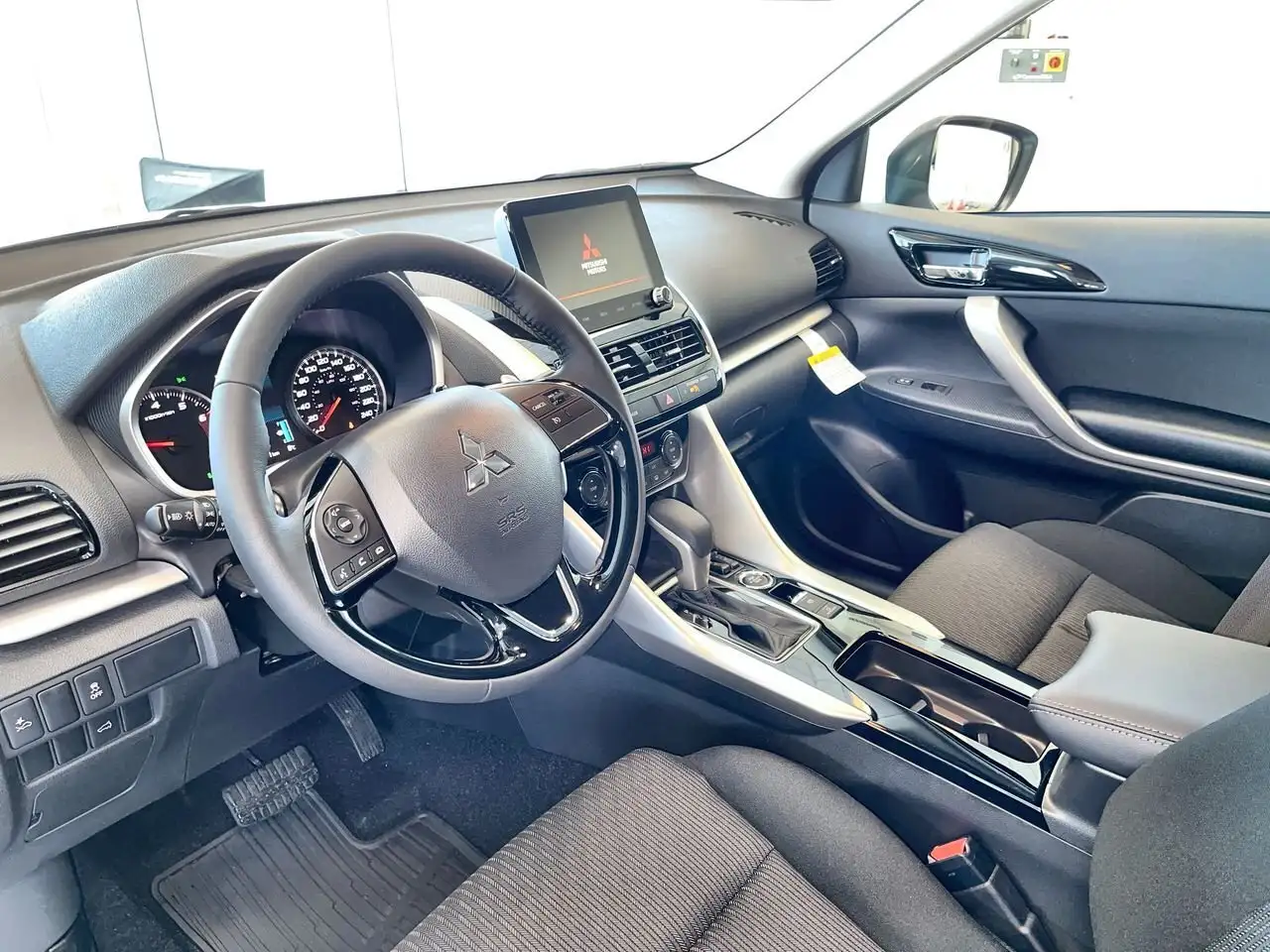 Mitsubishi Eclipse Cross снимка Mitsubishi Eclipse Cross