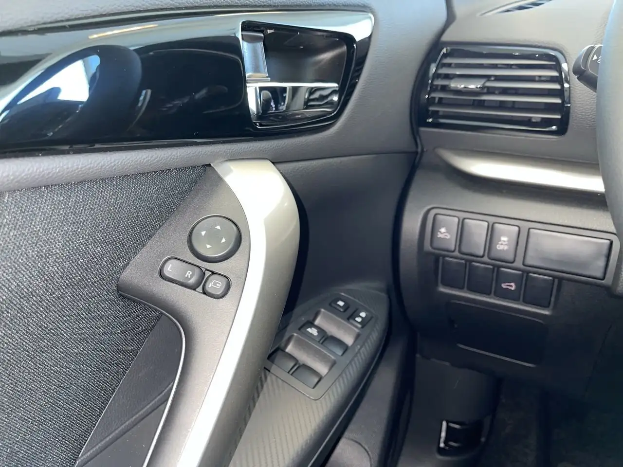 Mitsubishi Eclipse Cross снимка Mitsubishi Eclipse Cross