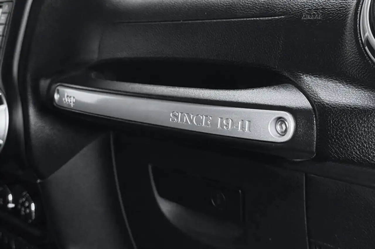 Jeep Wrangler снимка Jeep Wrangler
