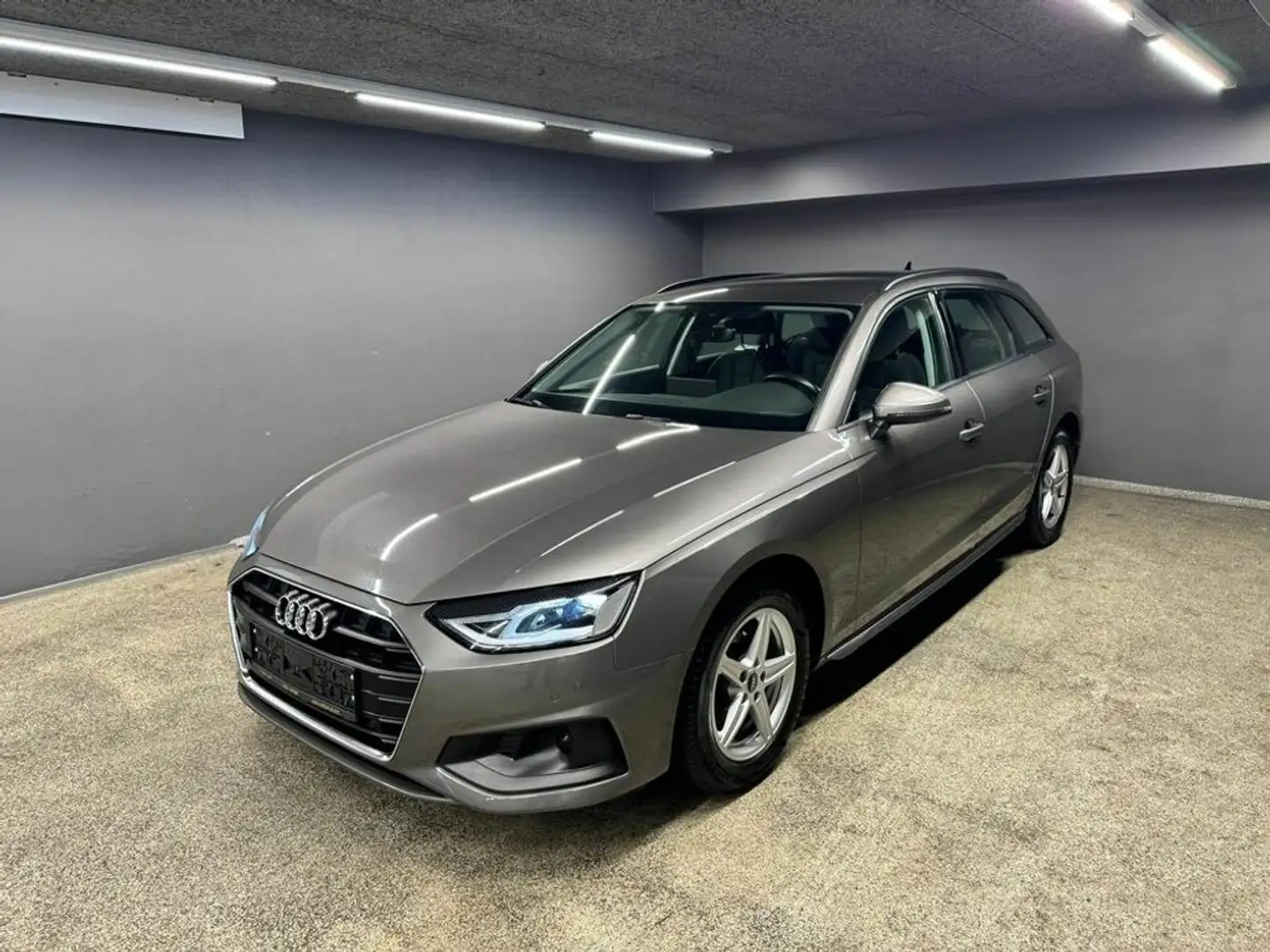 Audi A4 35 TDI basis Grau - 1