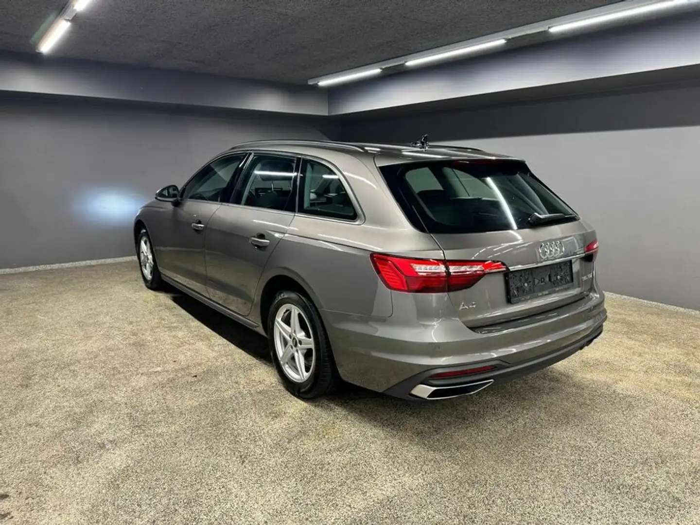 Audi A4 35 TDI basis Grau - 2