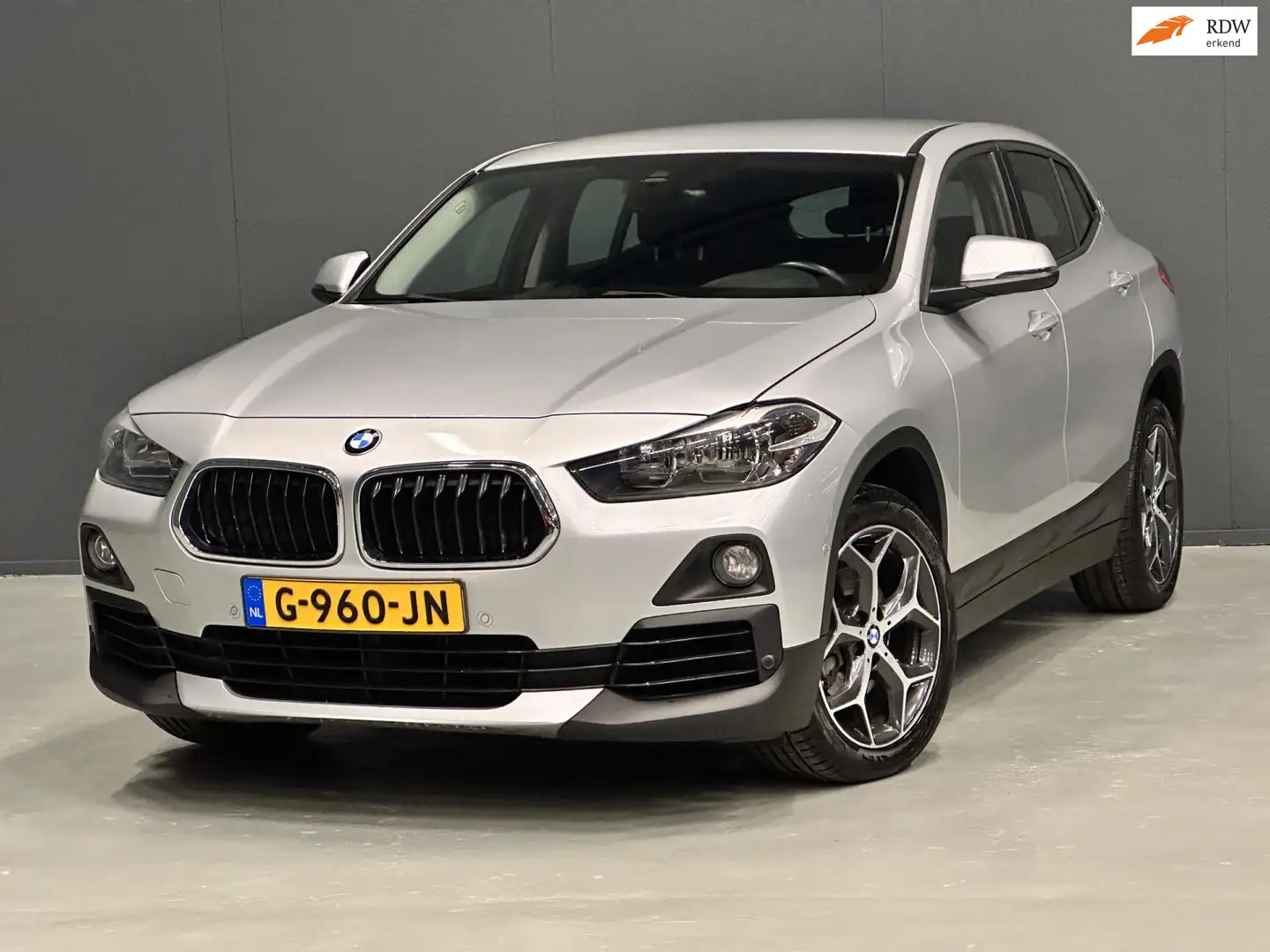 BMW X2 1.8i sDrive Lefhebber Edition AUTOMAAT NAVI/STOELV Grau - 1