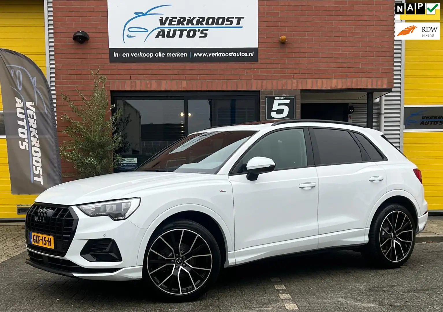 Audi Q3 35 TFSI Pro Line business. pano. stoelverwarming. Wit - 1