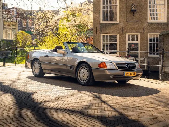 Mercedes-Benz SL 300 300 SL-24    Rauch silber  with braun Karo