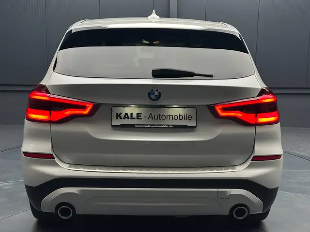 BMW X3 view 4