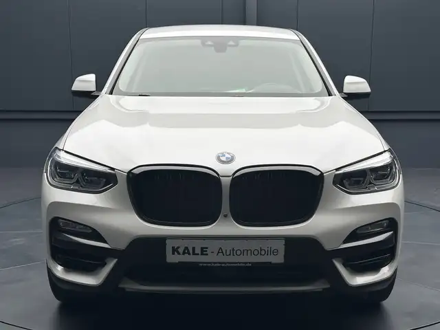 BMW X3 view 8
