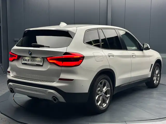 BMW X3 view 5