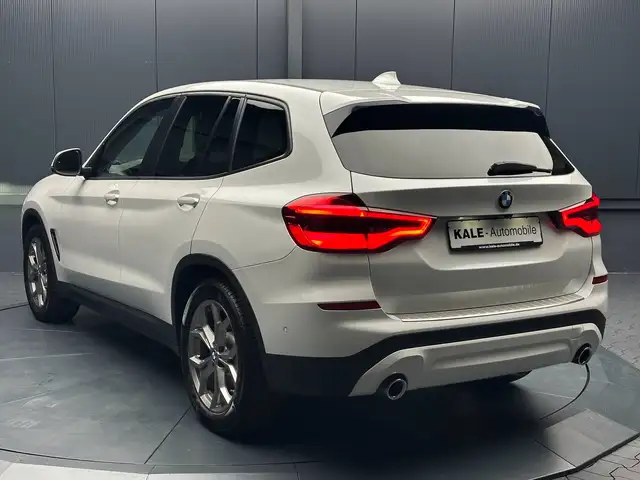 BMW X3 view 3