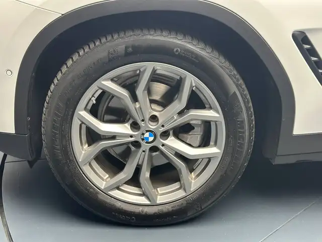 BMW X3 view 9