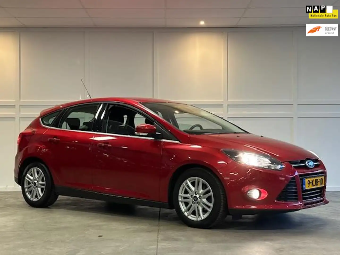 Ford Focus 1.0 EcoBoost Titanium / Trekhaak / Navi / Cruise Rood - 1