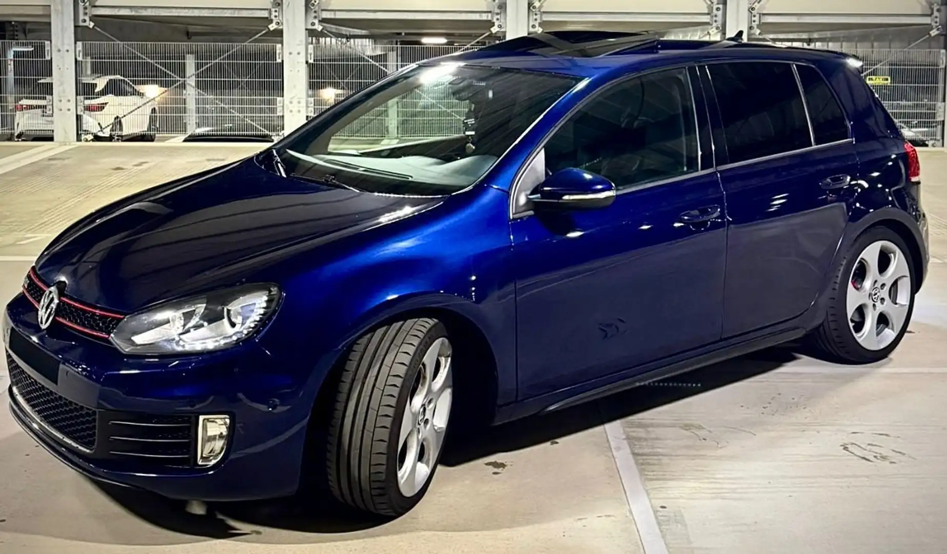 Volkswagen Golf GTI 2,0 TSI DSG Albastru - 2