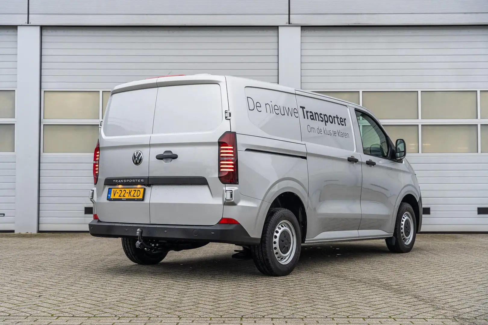 Volkswagen Transporter 2.0 TDI 110pk L1H1 28 Life | Trekhaak | Apple Carp Gris - 2