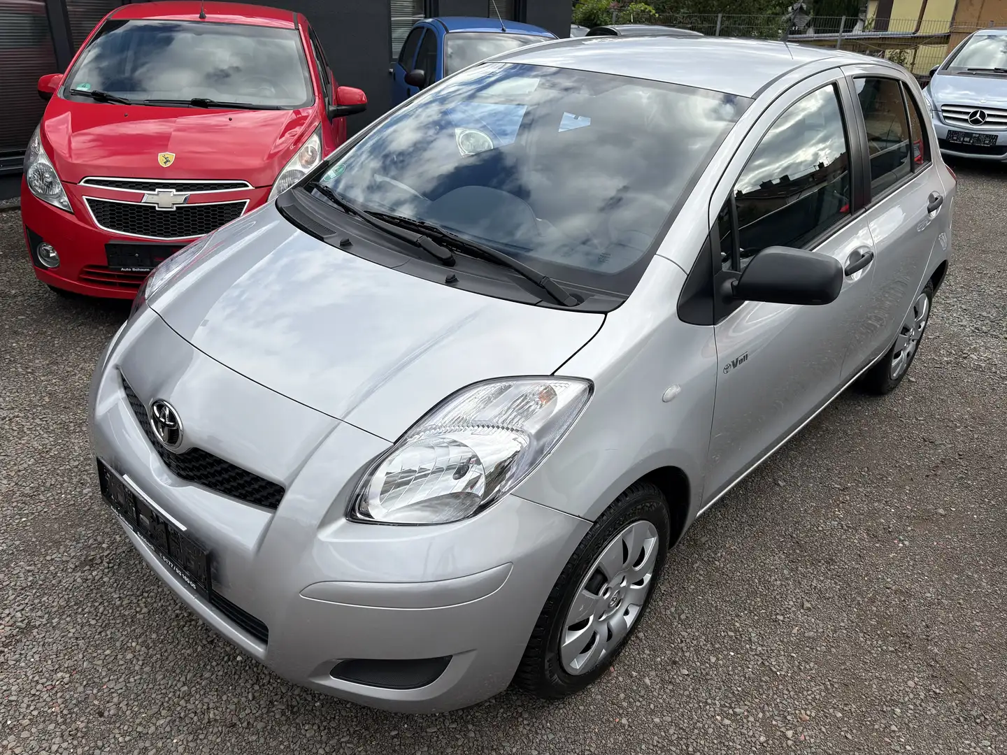 Toyota Yaris 1.0*Cool*5 Türen* Klima* Tüv neu* Argent - 1