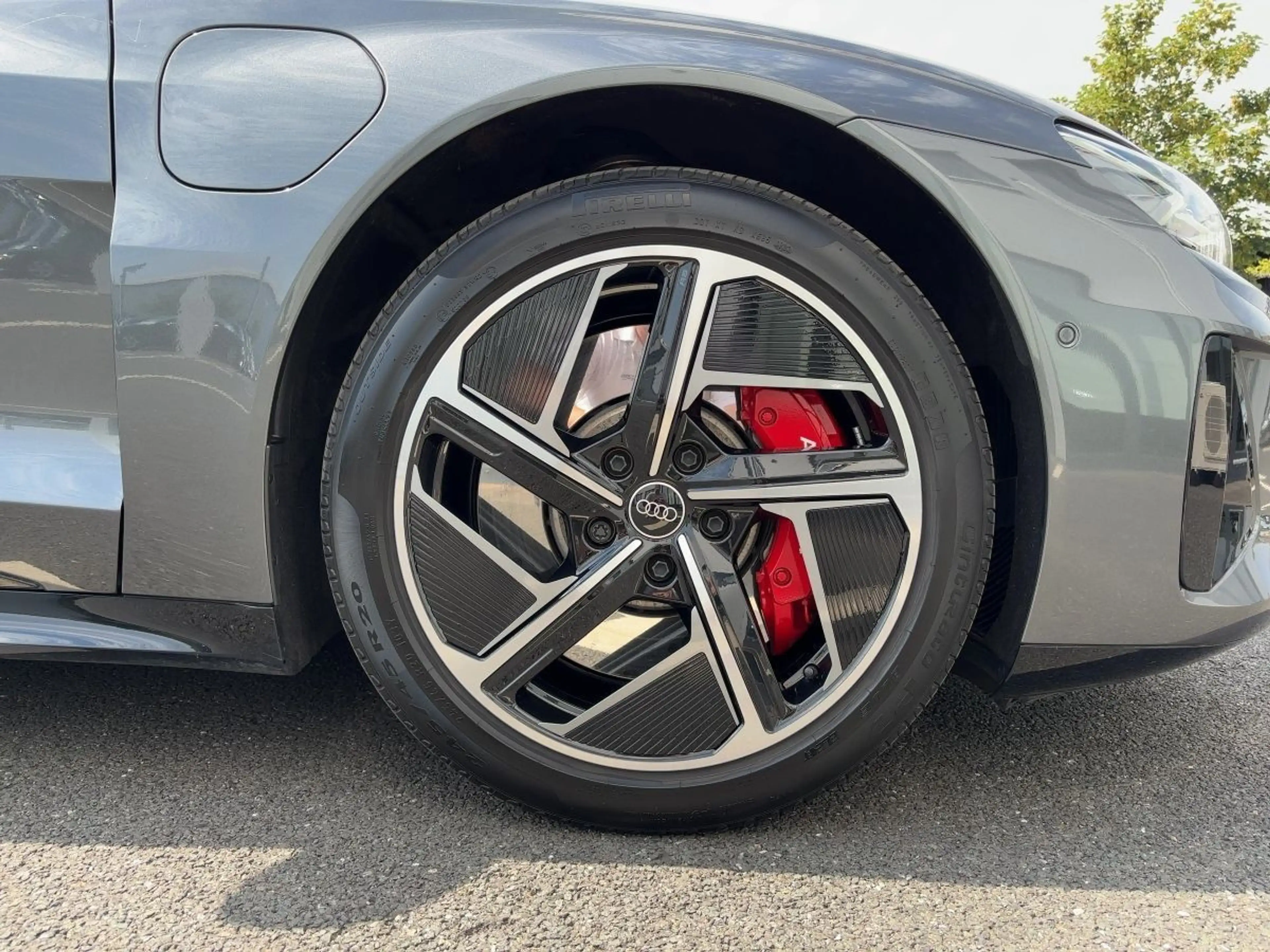 Audi e-tron GT 350 kW — photo 14