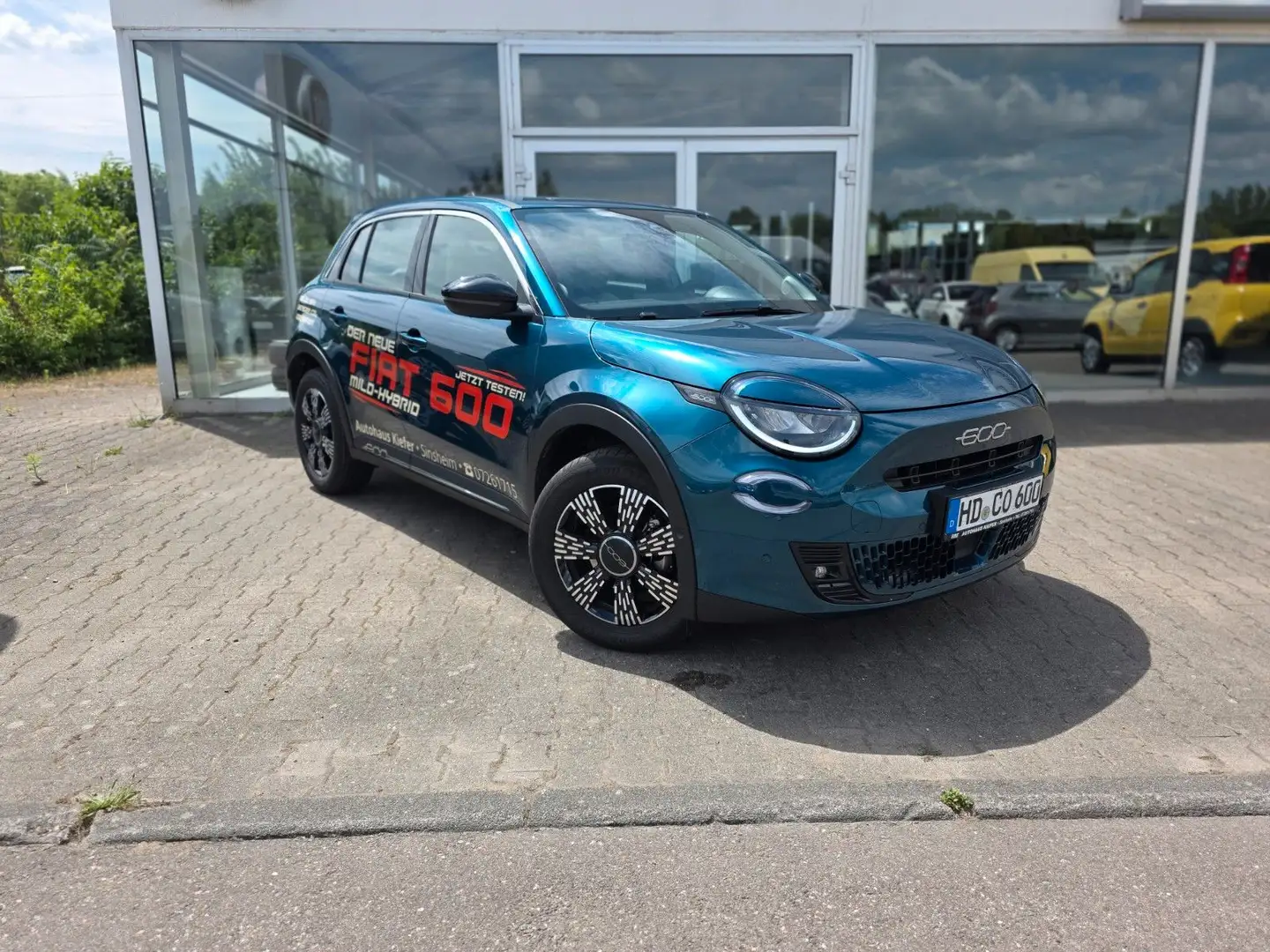 Fiat 600 Hybrid Basis Grün - 1