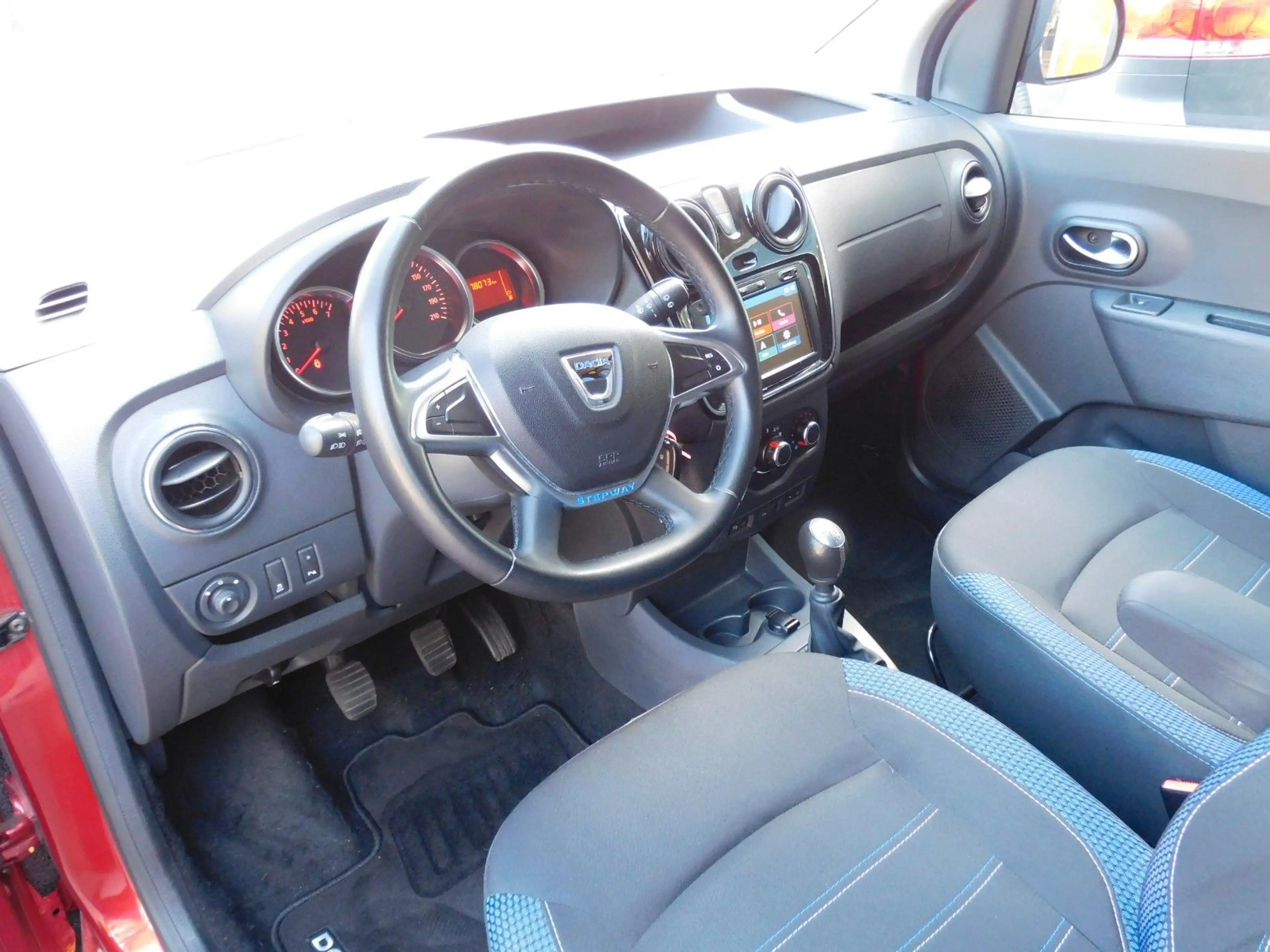 Dacia Dokker Stepway Plus — photo 10