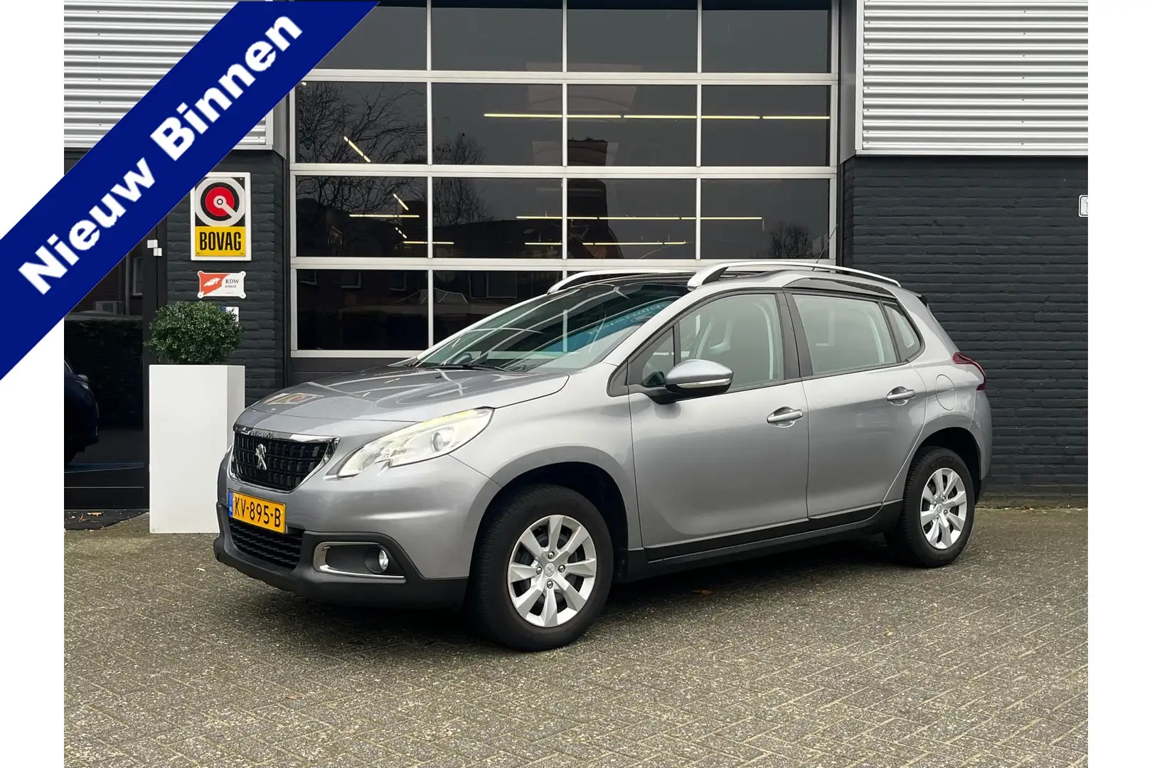 Peugeot 2008 1.2 Blue Lion, Airco, Bluetooth, Cruise, Navi, Pan Grau - 1