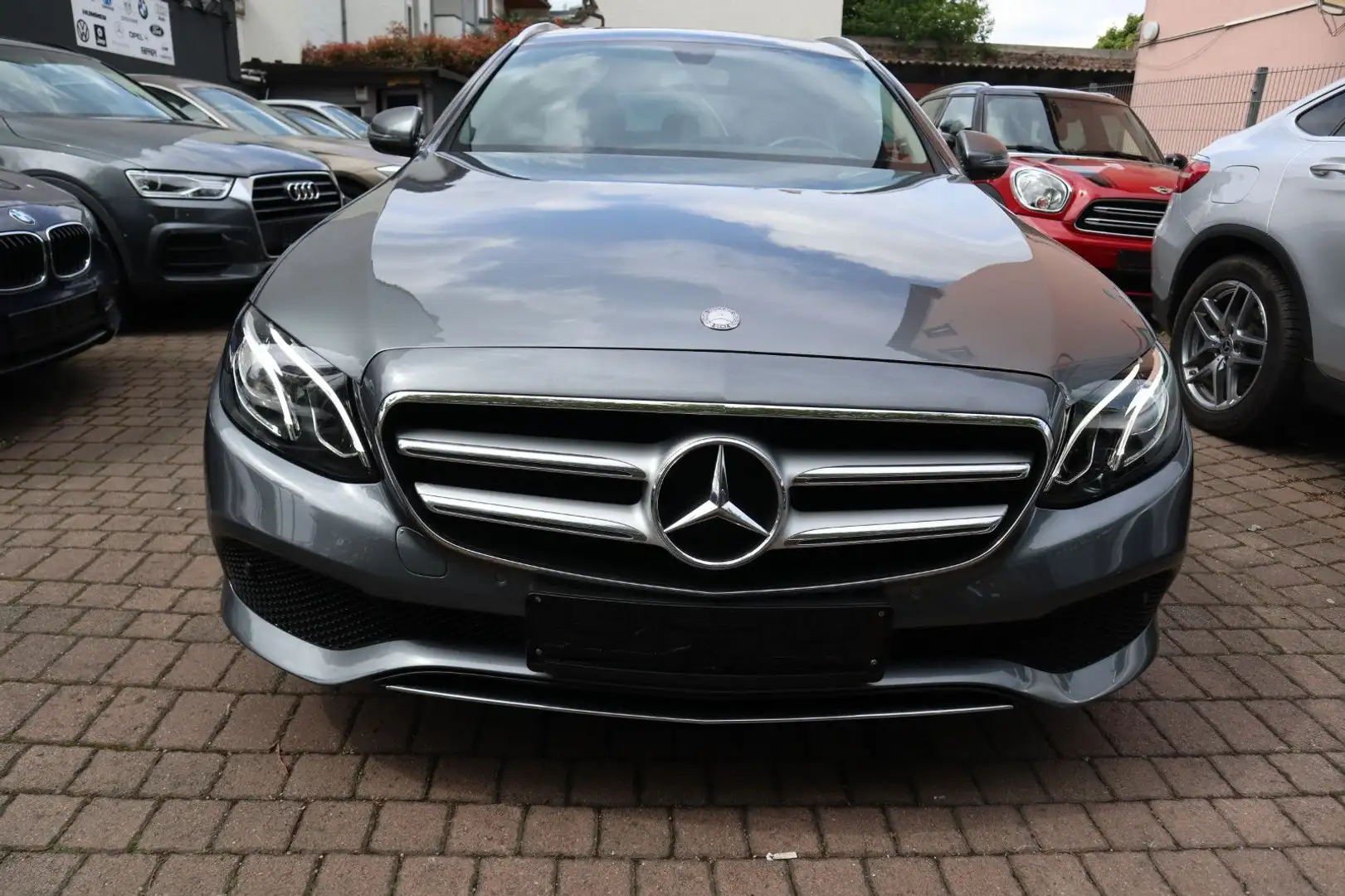Mercedes-Benz E 220 Schiebedach LED-Scheinwerfer Leder AHK Grijs - 2