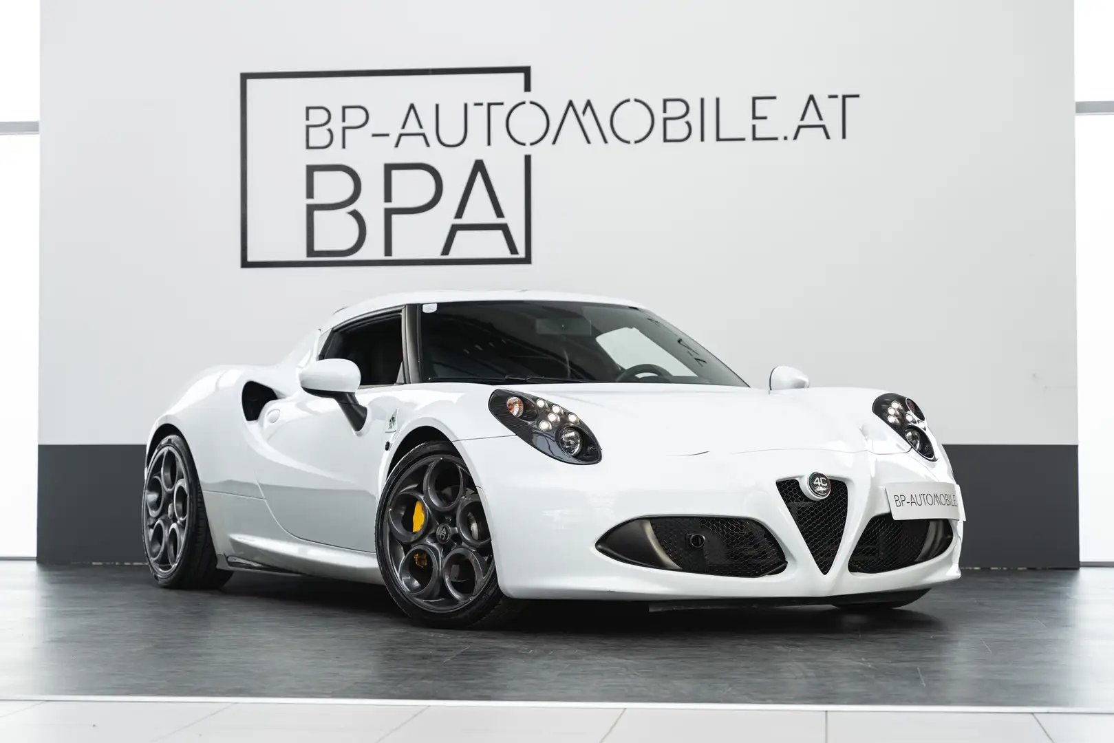 Alfa Romeo 4C 1750 TBi Coupe // 1 of 1 // Biały - 2
