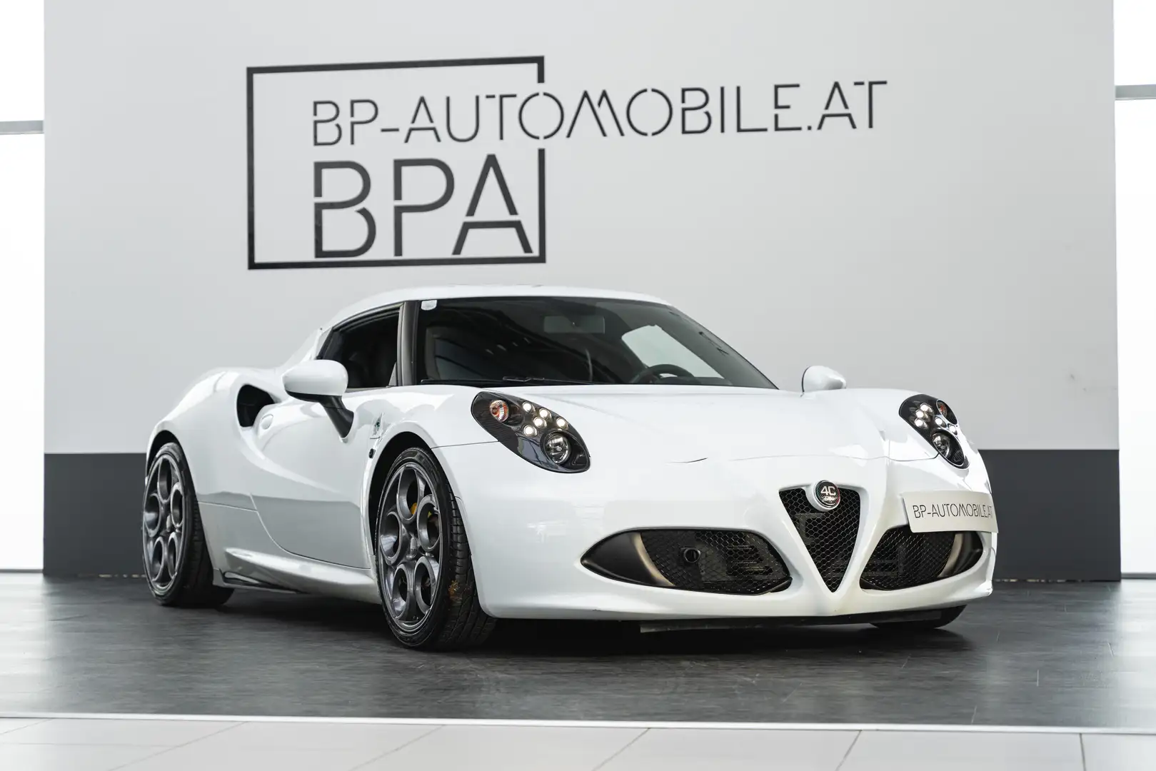 Alfa Romeo 4C 1750 TBi Coupe // 1 of 1 // Blanc - 2