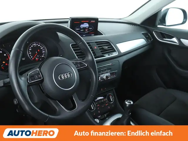 Audi Q3 view 11