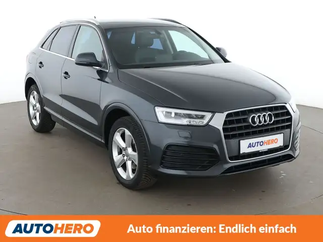 Audi Q3 view 8