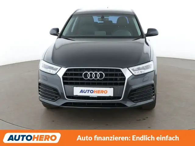 Audi Q3 view 9